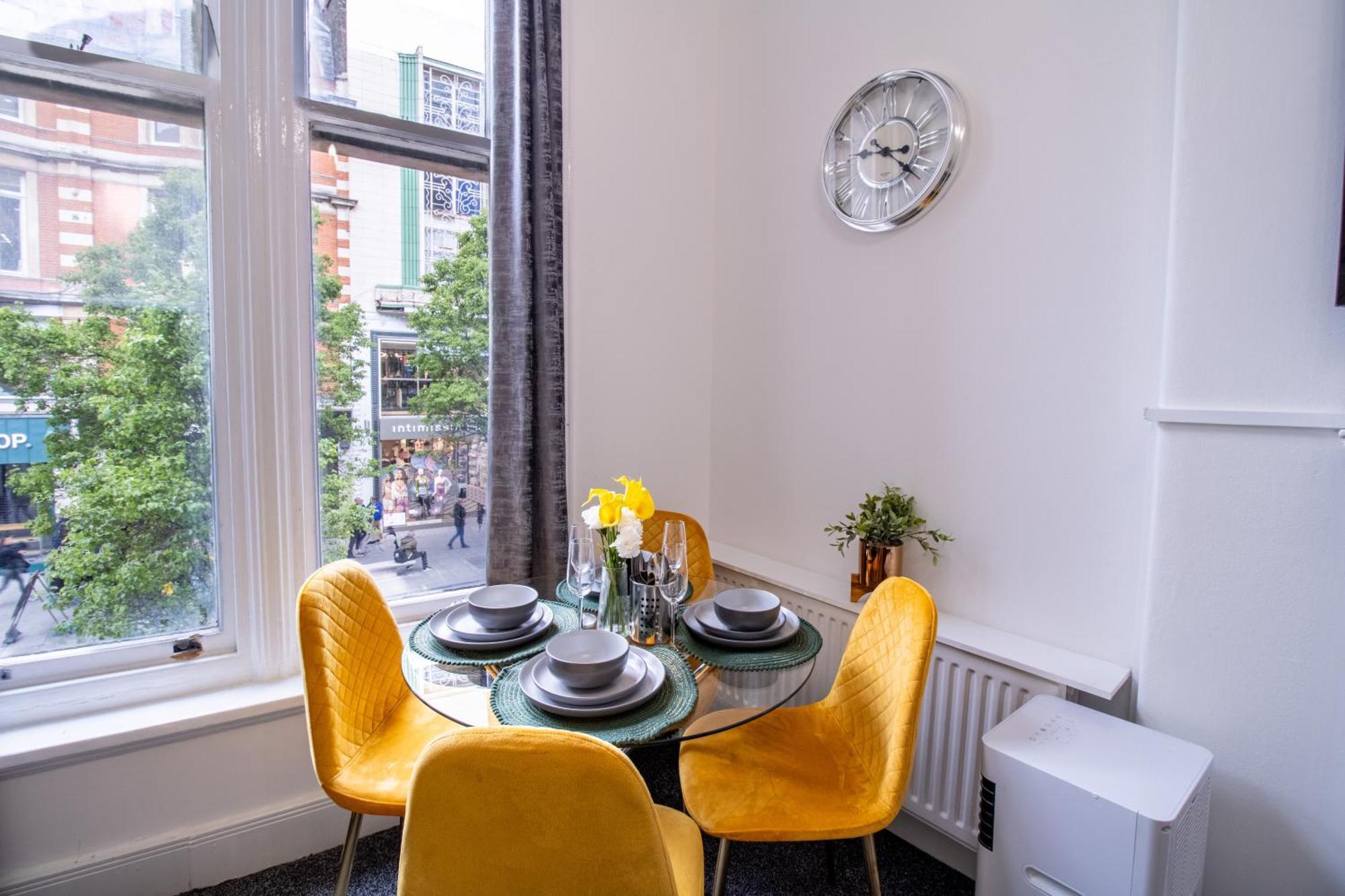 Luxurious Apartments On Oxford Street Londres Exterior foto
